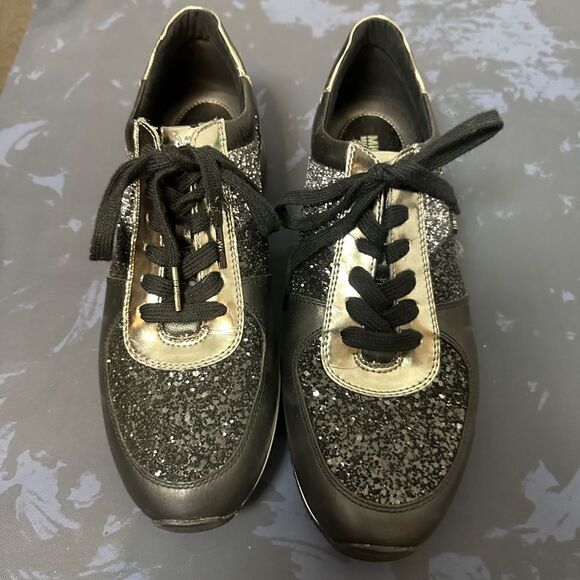 Nwot Michael Kors leather shoes size 9.5, 1 inch heel lift - Picture 2 of 11